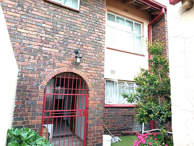 Charming Unit in a Quiet, Pet-Friendly Complex – Ideal for Peaceful Living - Photo 6