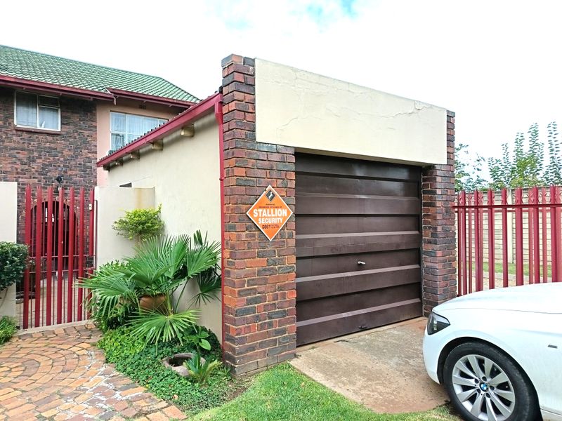 Charming Unit in a Quiet, Pet-Friendly Complex – Ideal for Peaceful Living - Photo 4