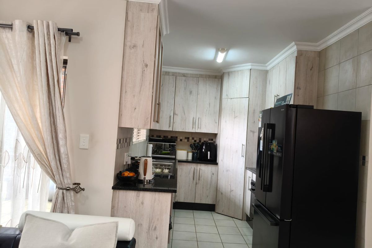 Modern Comfort & Secure Living in Olien, Waterval East, Rustenburg - Photo 3