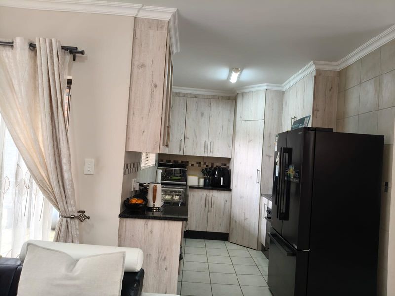 Modern Comfort & Secure Living in Olien, Waterval East, Rustenburg - Photo 3