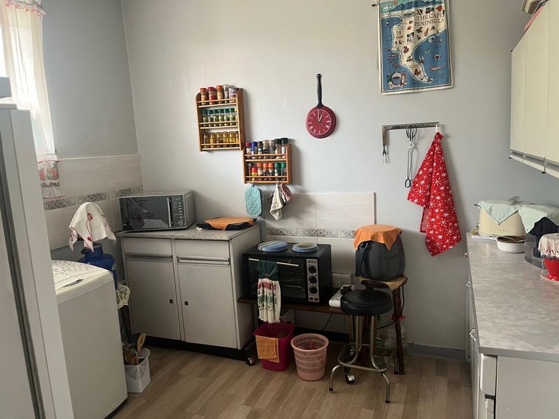 Charming One-Bedroom Apartment in Packwood Towers – Prime Lambton Location - Photo 5