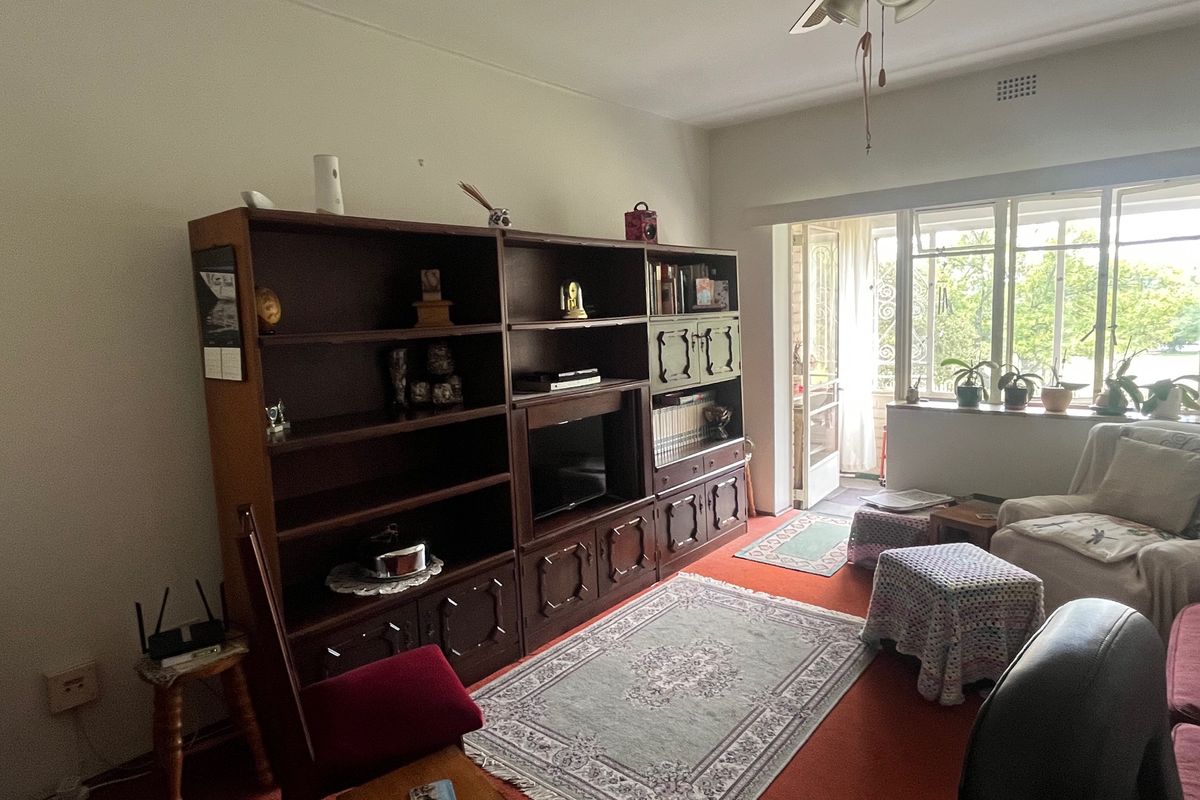 Charming One-Bedroom Apartment in Packwood Towers – Prime Lambton Location - Photo 3