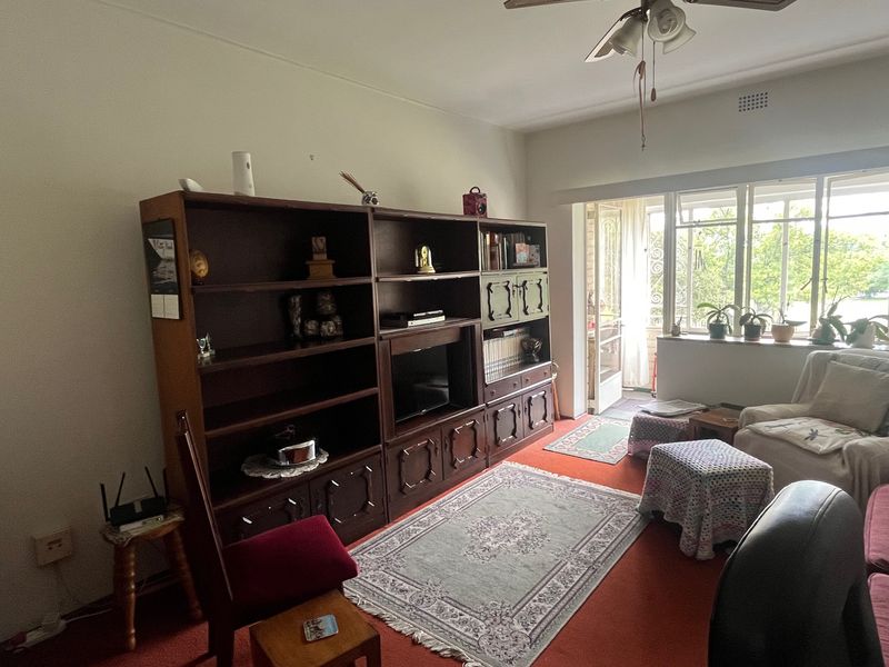 Charming One-Bedroom Apartment in Packwood Towers – Prime Lambton Location - Photo 3