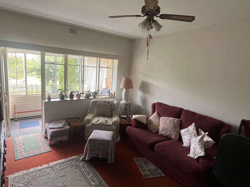 Charming One-Bedroom Apartment in Packwood Towers – Prime Lambton Location - Photo 2