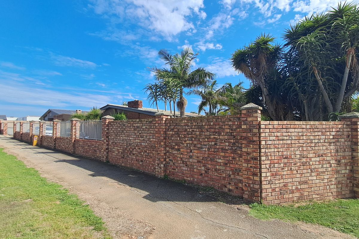 Family Home Offering Open Plan Space - Photo 3
