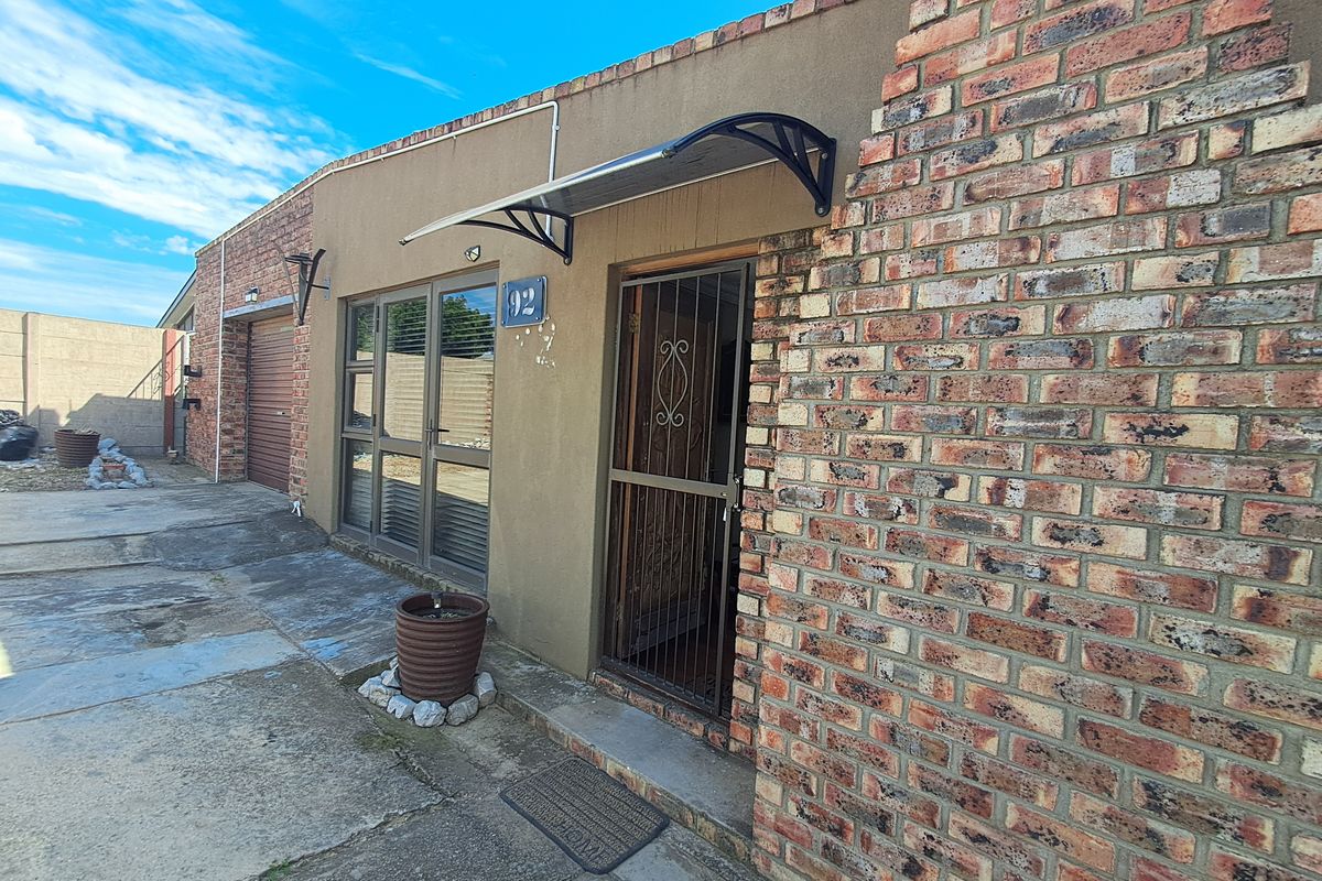 Family Home Offering Open Plan Space - Photo 4