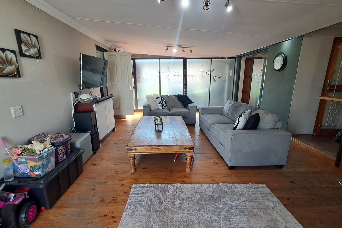 Family Home Offering Open Plan Space - Photo 5