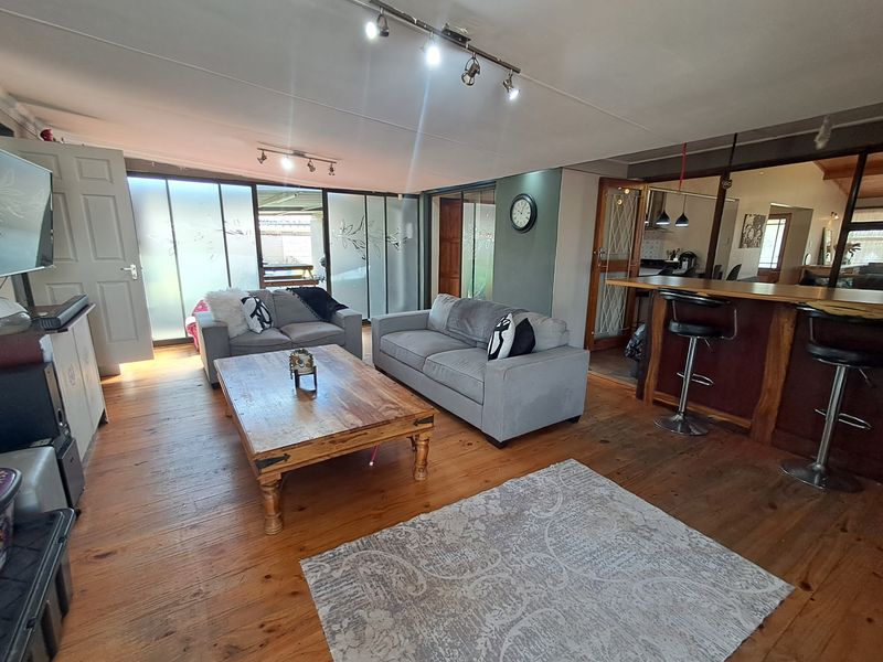 Family Home Offering Open Plan Space - Photo 10