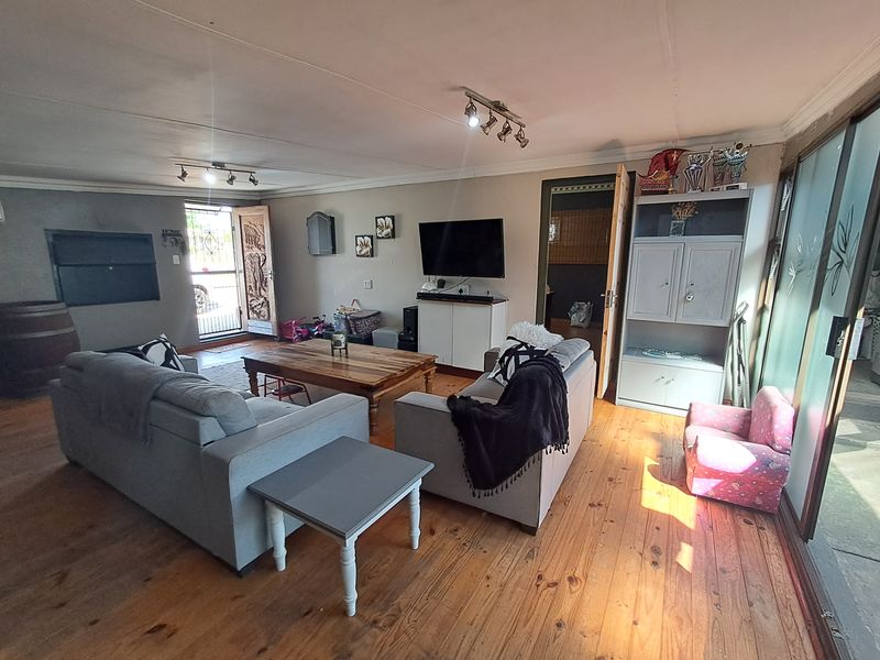 Family Home Offering Open Plan Space - Photo 7