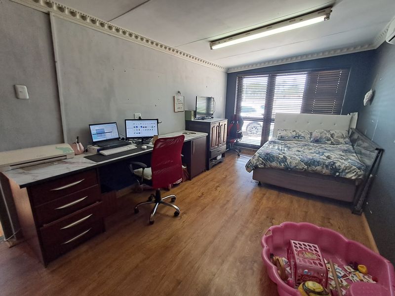 Family Home Offering Open Plan Space - Photo 8