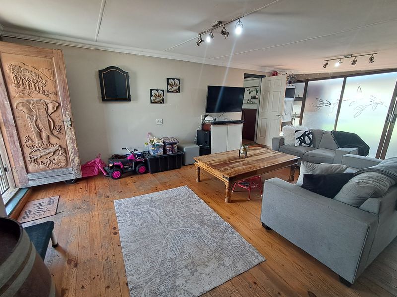 Family Home Offering Open Plan Space - Photo 6