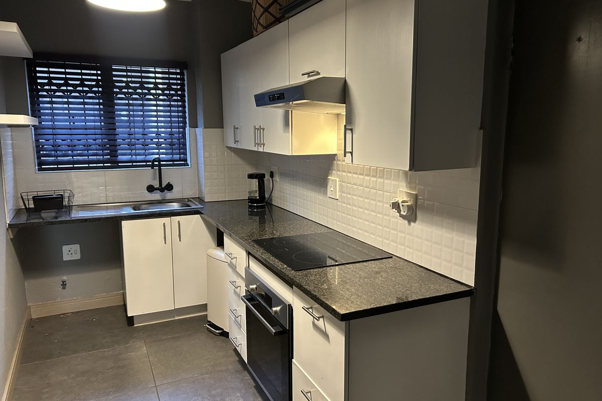 Sleek & Spacious 2 Bedroom, 2 Bathroom with Modern Finishes. - Photo 4