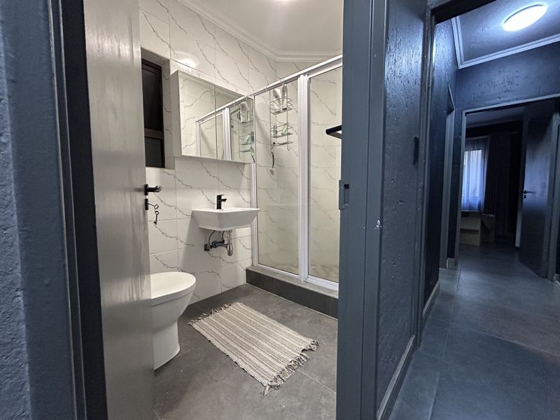 Sleek & Spacious 2 Bedroom, 2 Bathroom with Modern Finishes. - Photo 7