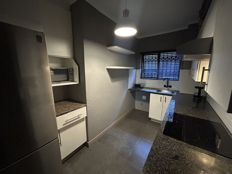 Sleek & Spacious 2 Bedroom, 2 Bathroom with Modern Finishes. - Photo 5