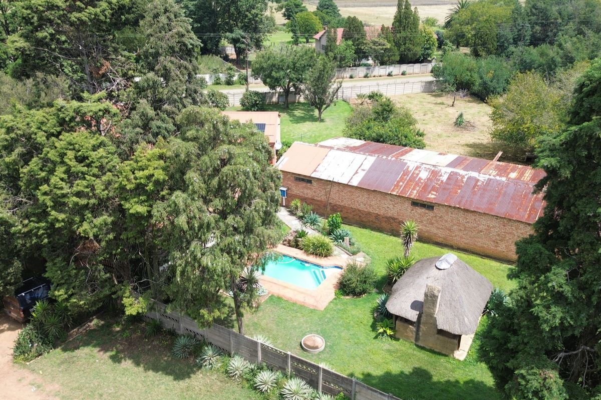 “Country Living at Its Best – 1.9 Hectares Packed with Potential” - Photo 2