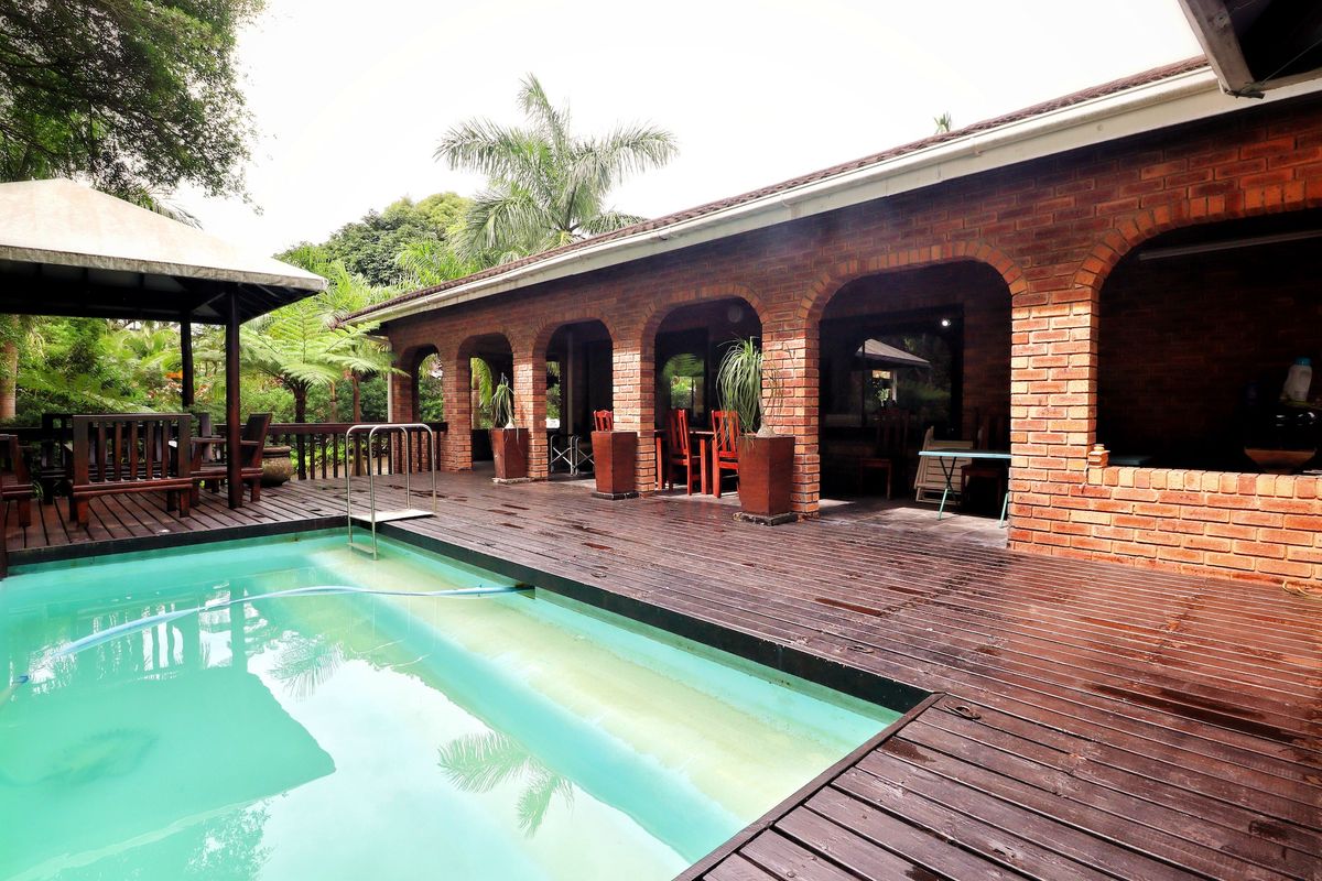 Spacious Face Brick Home, with the Ideal Location and Immense Potential! - Photo 4