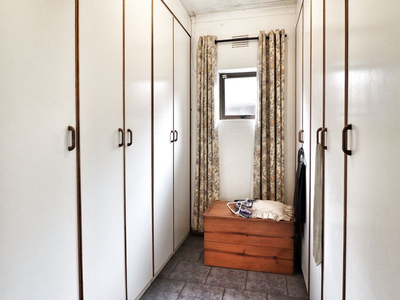 Spacious Face Brick Home, with the Ideal Location and Immense Potential! - Photo 8