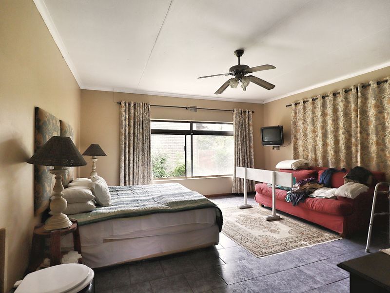 Spacious Face Brick Home, with the Ideal Location and Immense Potential! - Photo 7