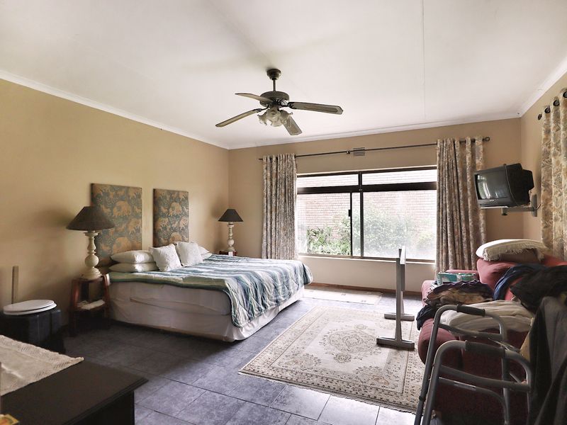 Spacious Face Brick Home, with the Ideal Location and Immense Potential! - Photo 6