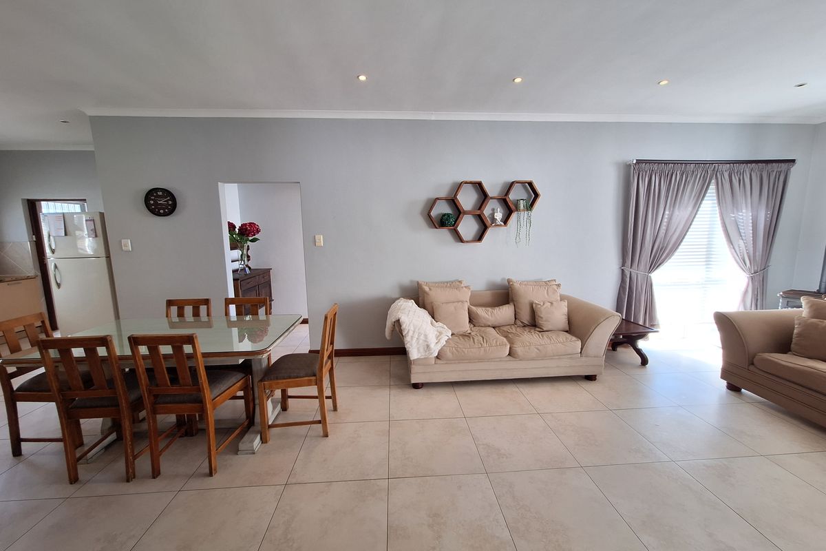 2-Bedroom Home with Study, Built-in Braai & Spacious Garage - Photo 4