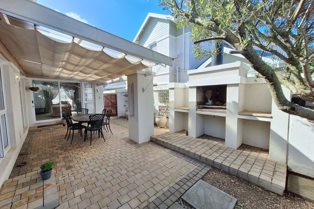 2-Bedroom Home with Study, Built-in Braai & Spacious Garage - Photo 2