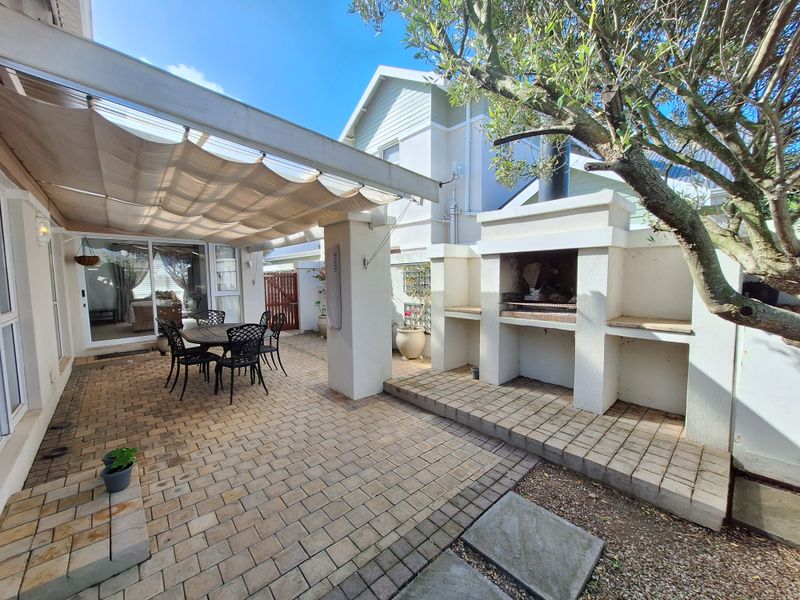 2-Bedroom Home with Study, Built-in Braai & Spacious Garage - Photo 2