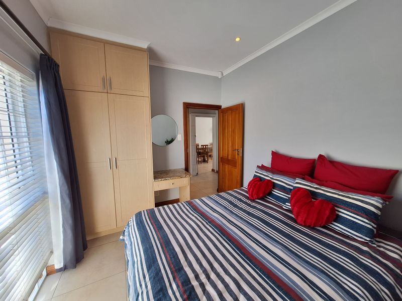 Available Immediately 2-Bedroom Home with Study, Built-in Braai & Spacious Garage - Photo 8