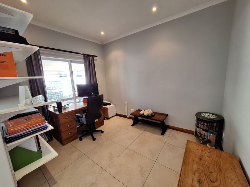 Available Immediately 2-Bedroom Home with Study, Built-in Braai & Spacious Garage - Photo 6