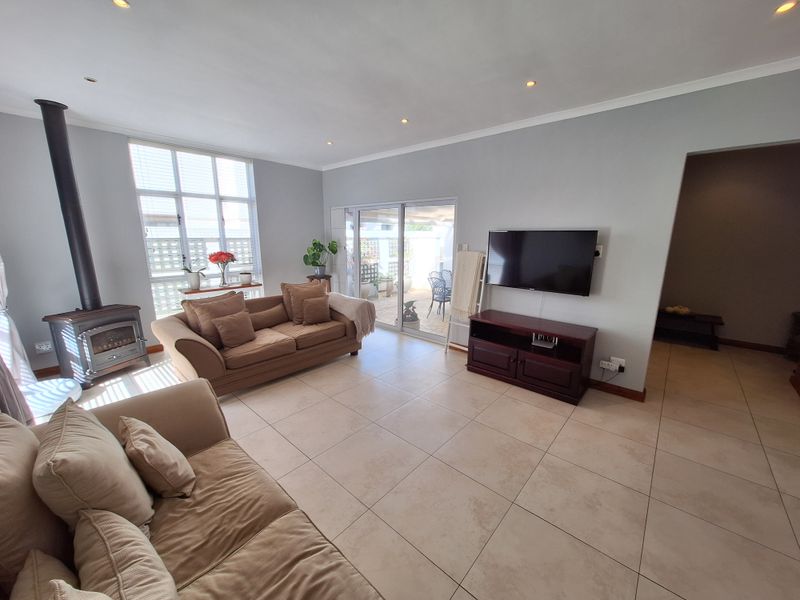 Available Immediately 2-Bedroom Home with Study, Built-in Braai & Spacious Garage - Photo 3