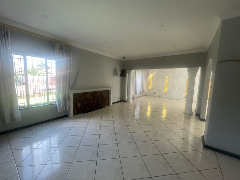 Spacious 4-Bedroom Home Offering Space and Functionality - Photo 4