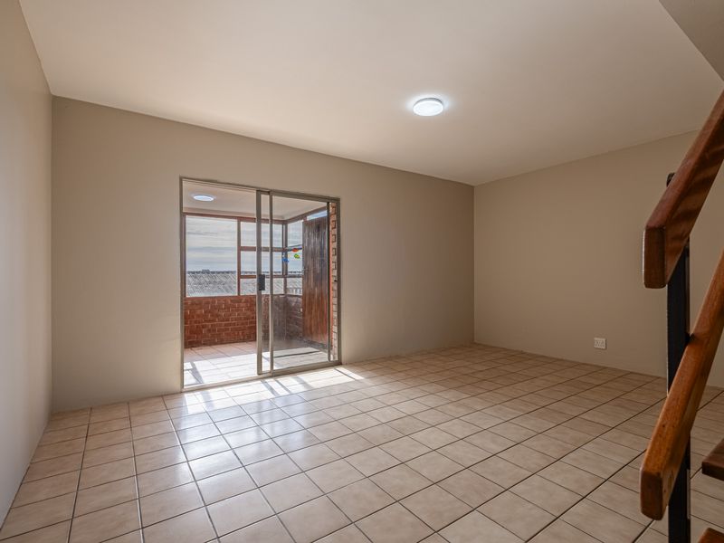 BEAUTIFULLY RENOVATED TWO BEDROOM DUPLEX - Photo 2