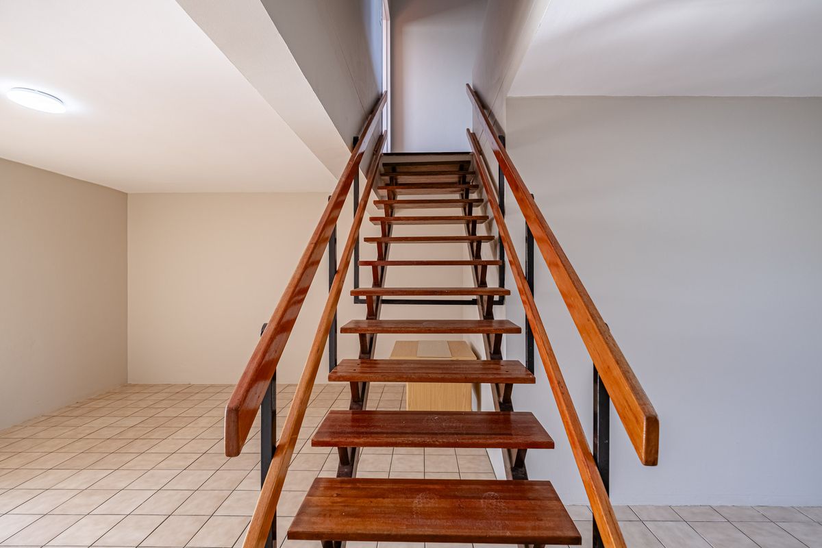 BEAUTIFULLY RENOVATED TWO BEDROOM DUPLEX - Photo 5