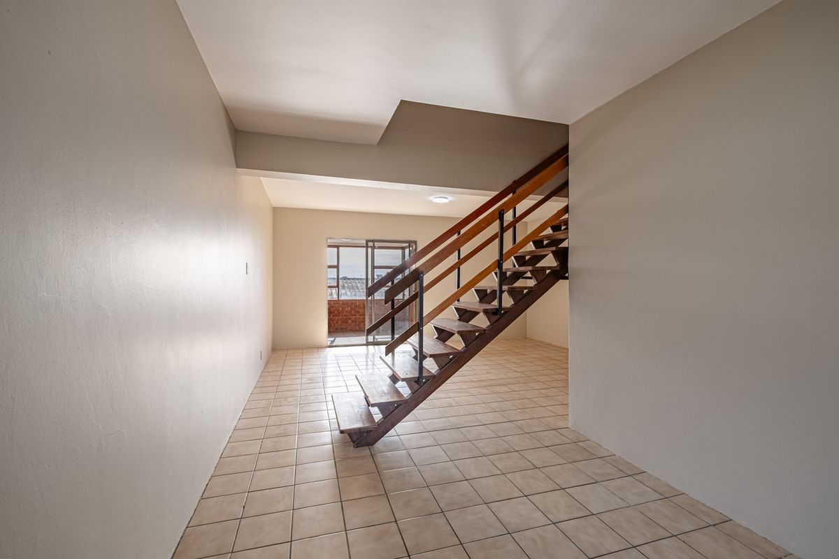 BEAUTIFULLY RENOVATED TWO BEDROOM DUPLEX - Photo 3