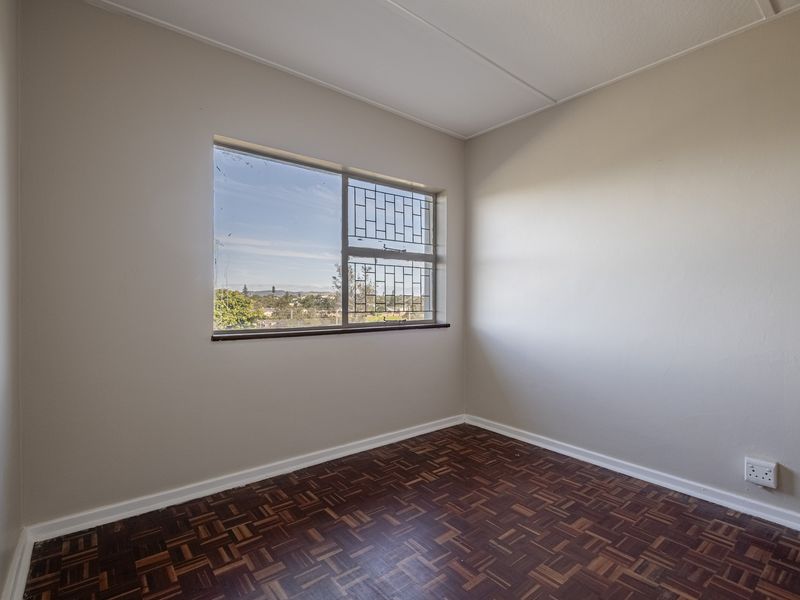 SPACIOUS TWO BEDROOM DUPLEX. MOVE-IN READY!! - Photo 8