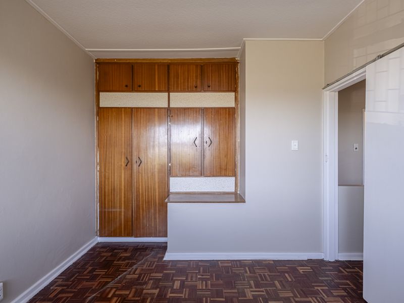 BEAUTIFULLY RENOVATED TWO BEDROOM DUPLEX - Photo 10