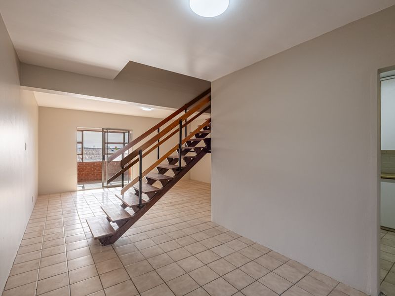BEAUTIFULLY RENOVATED TWO BEDROOM DUPLEX - Photo 6