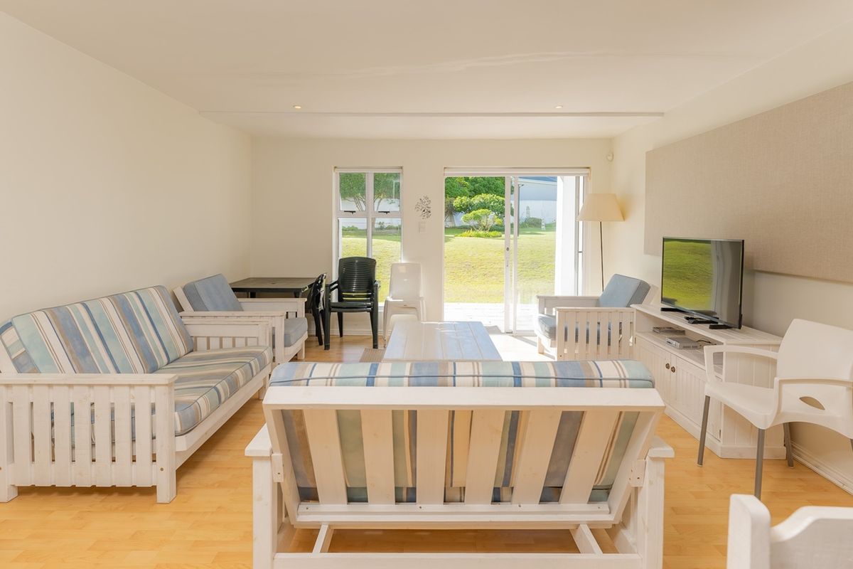 Coastal Living at The Tides – Short-Term Rental in Struisbaai - Photo 4