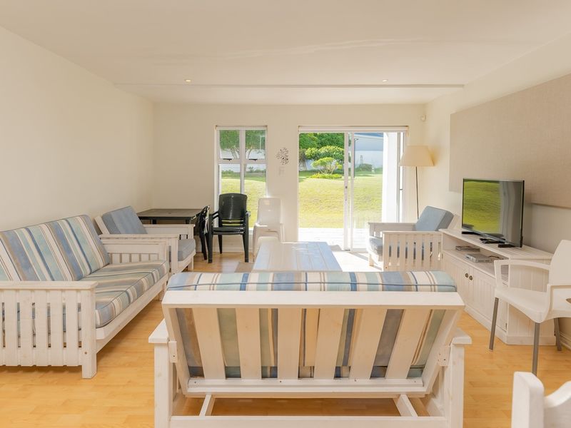 Coastal Living at The Tides – Short-Term Rental in Struisbaai - Photo 4