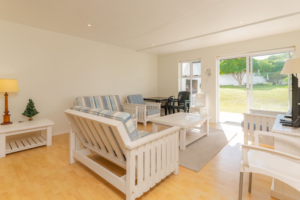 Coastal Living at The Tides – Short-Term Rental in Struisbaai - Photo 5