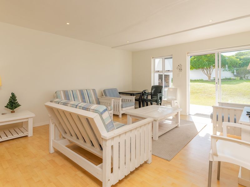 Coastal Living at The Tides – Short-Term Rental in Struisbaai - Photo 5