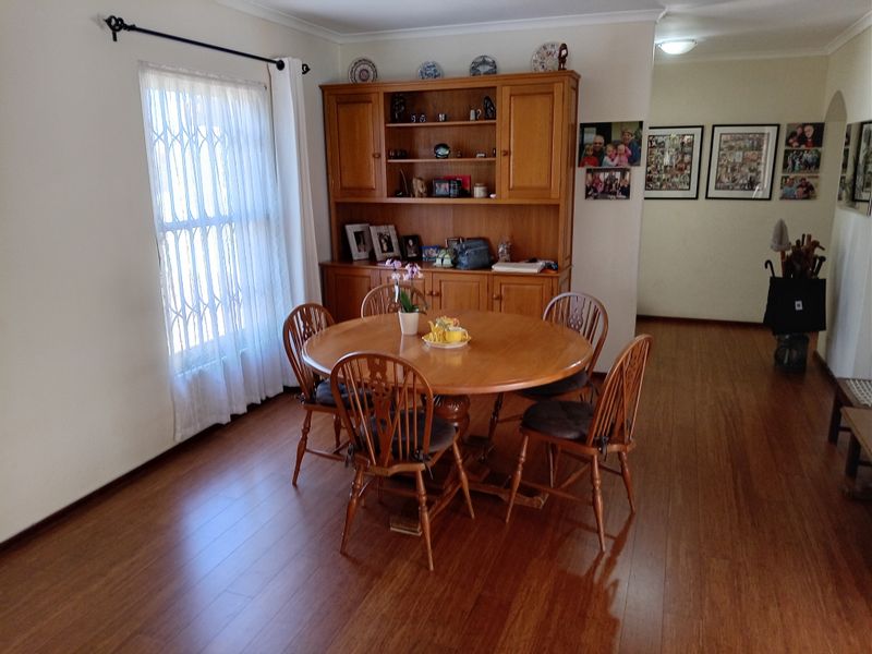 **Old Edgemead: Exceptional Security and Prime Location** - Photo 8