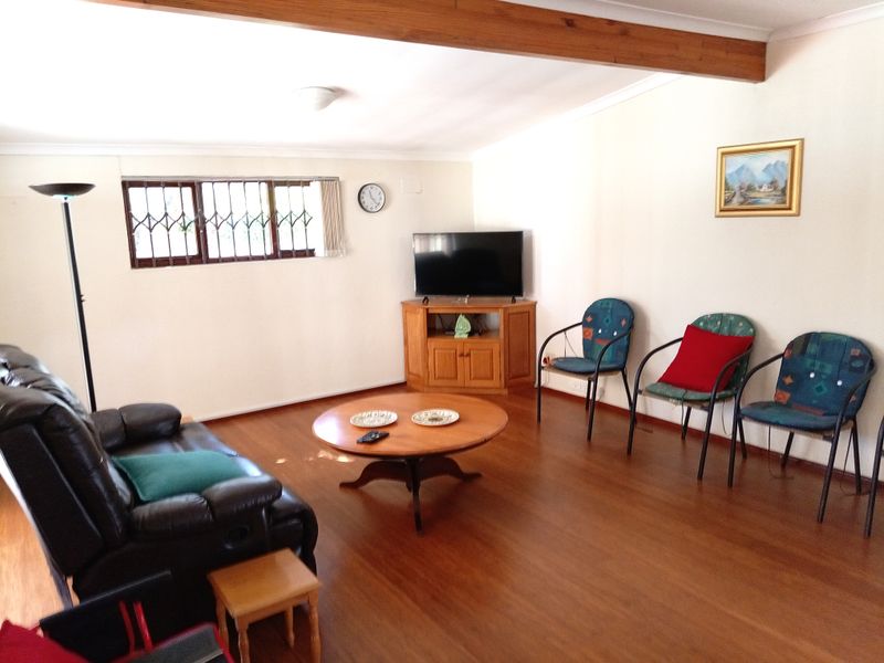 **Old Edgemead: Exceptional Security and Prime Location** - Photo 6