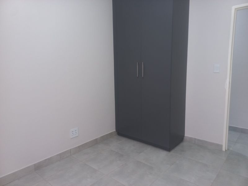 Brand New! Upmarket three bedroom apartment - Photo 10