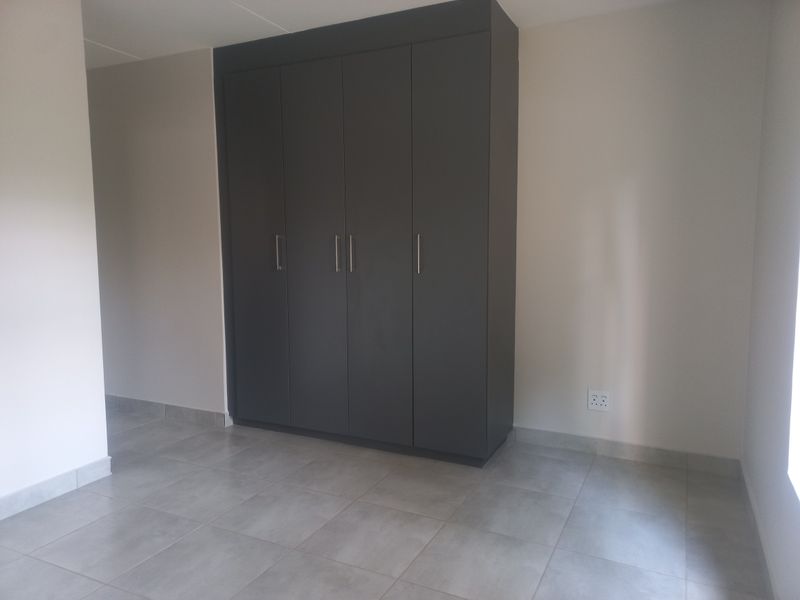 Brand New! Upmarket three bedroom apartment - Photo 6