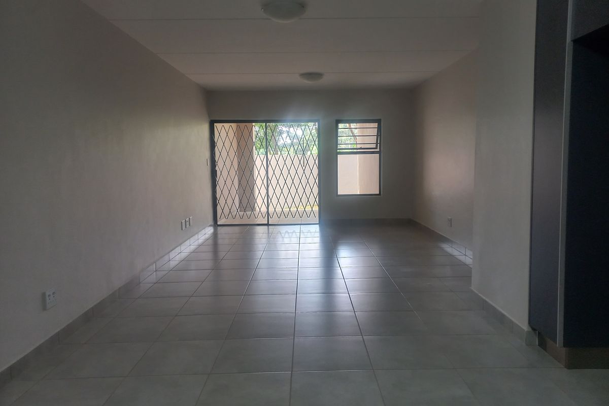 Brand New! Upmarket three bedroom apartment - Photo 3