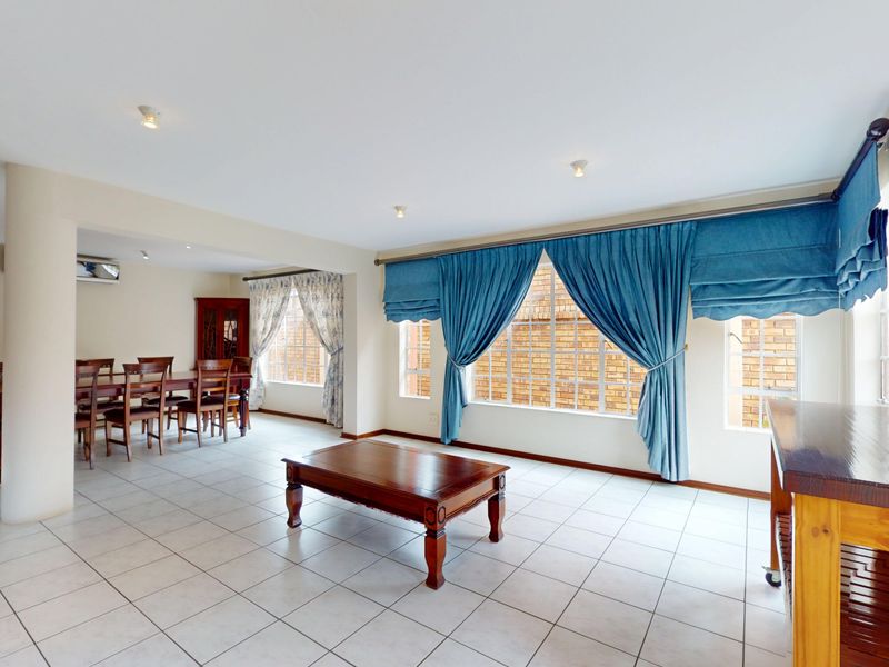 Starting to bid from R1 900 000.00! Non-Distressed Live Luxury Auction - Photo 5