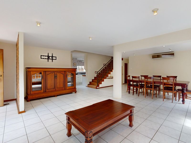 Starting to bid from R1 900 000.00! Non-Distressed Live Luxury Auction - Photo 6