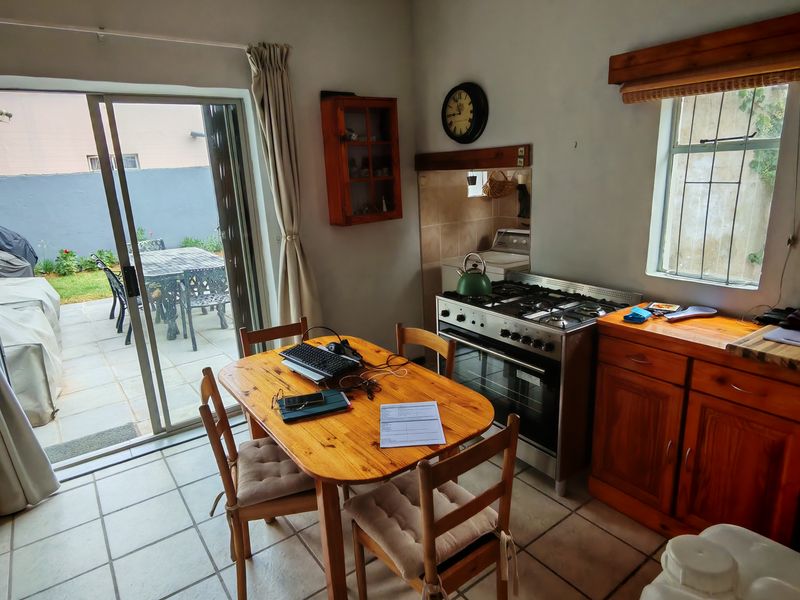 Karoo Cottage in Historic Old Cradock - Photo 8