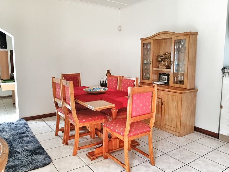 Tranquil Family Haven in the Heart of Birdswood - Photo 5