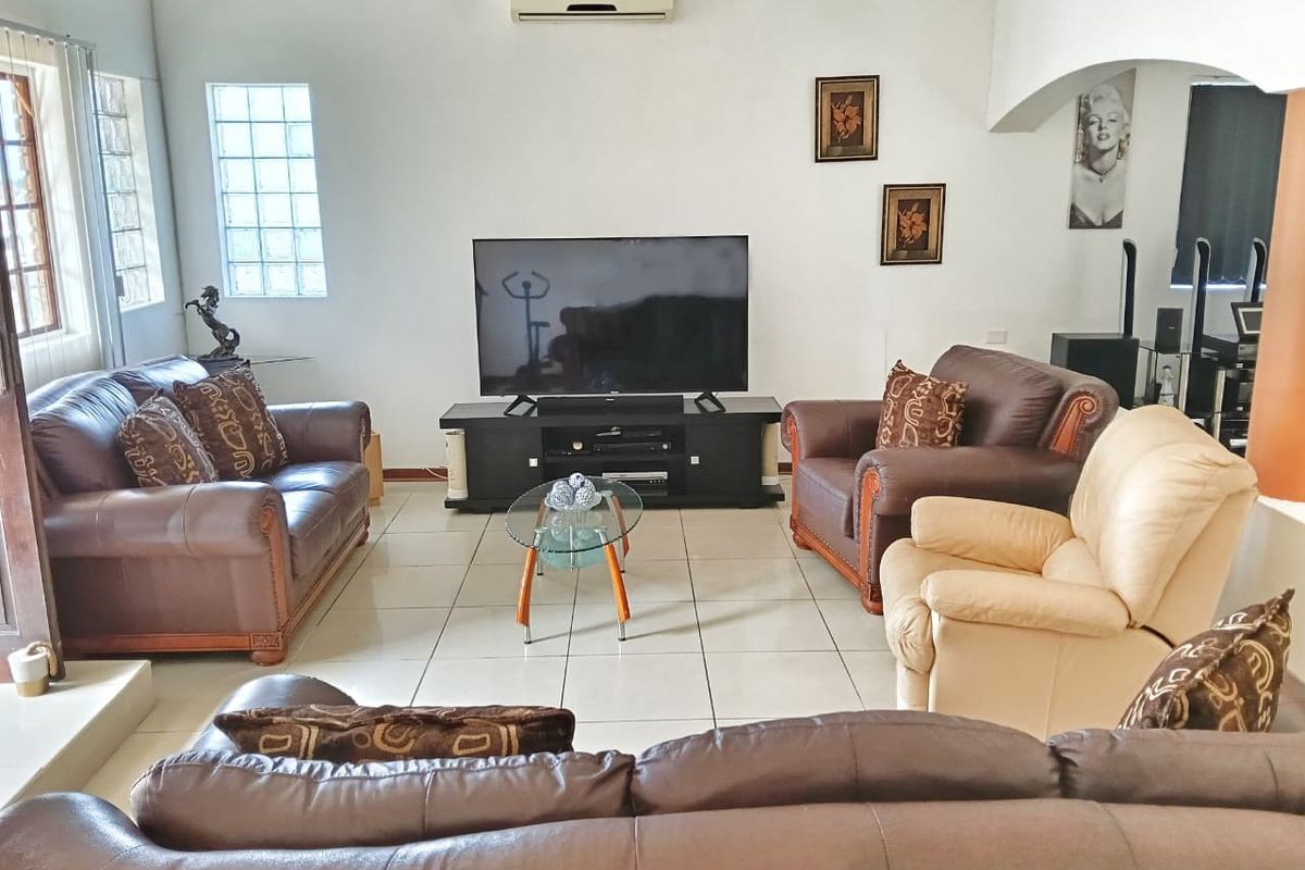 Tranquil Family Haven in the Heart of Birdswood - Photo 2